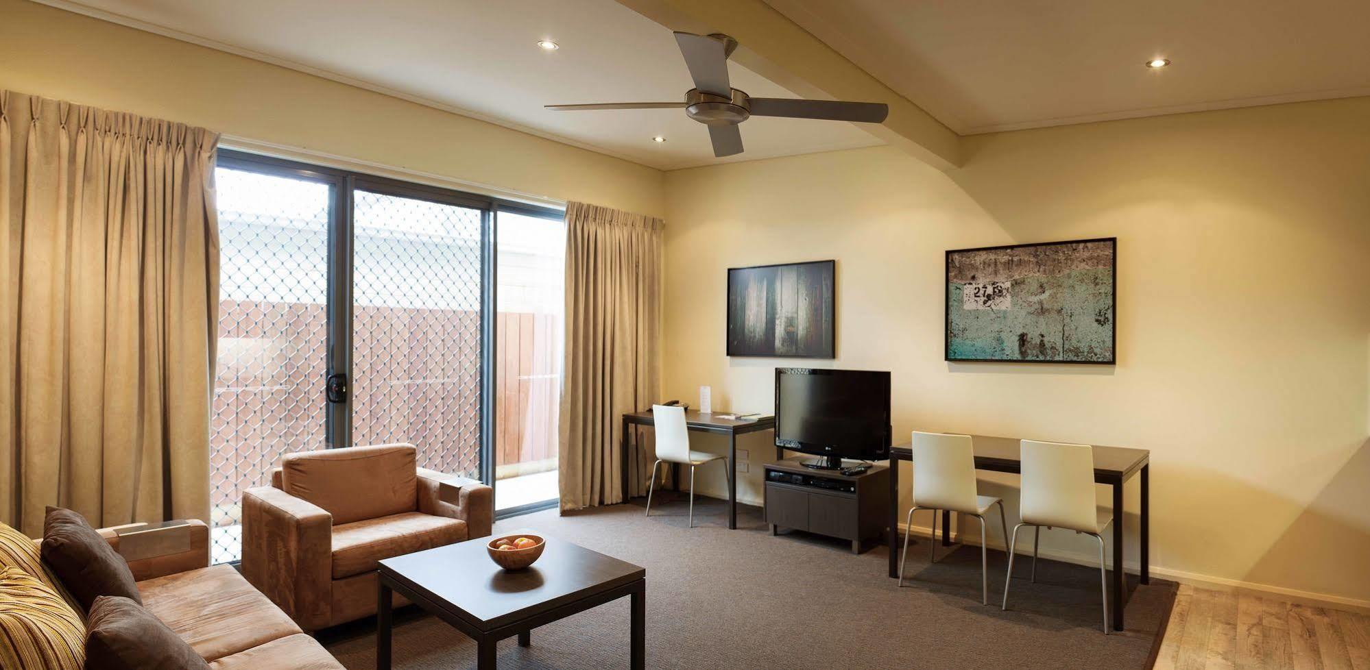 Motel Portman House Scone Esterno foto